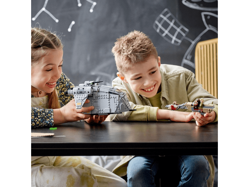 LEGO® Star Wars™ Rajtaütés a Ferrix™-en (75338)