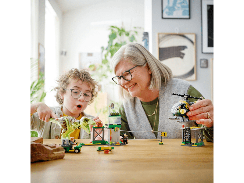 LEGO® Jurassic World™ T-Rex dinoszaurusz szökés (76944)