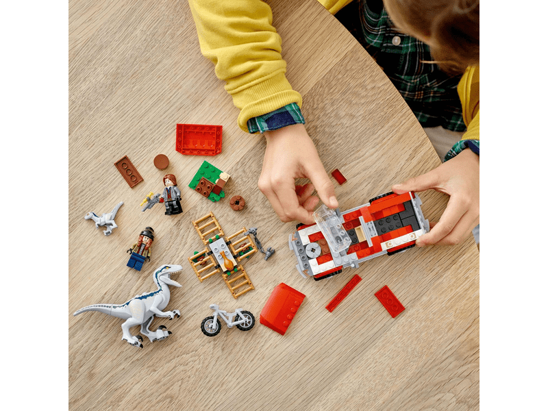 LEGO® Jurassic World™ Kék és Béta velociraptorok elfogása (76946)