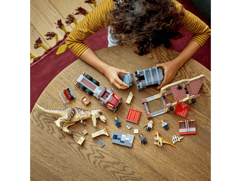 LEGO® Jurassic World™ T-Rex és Atrociraptor dinoszaurusz szökése (76948)