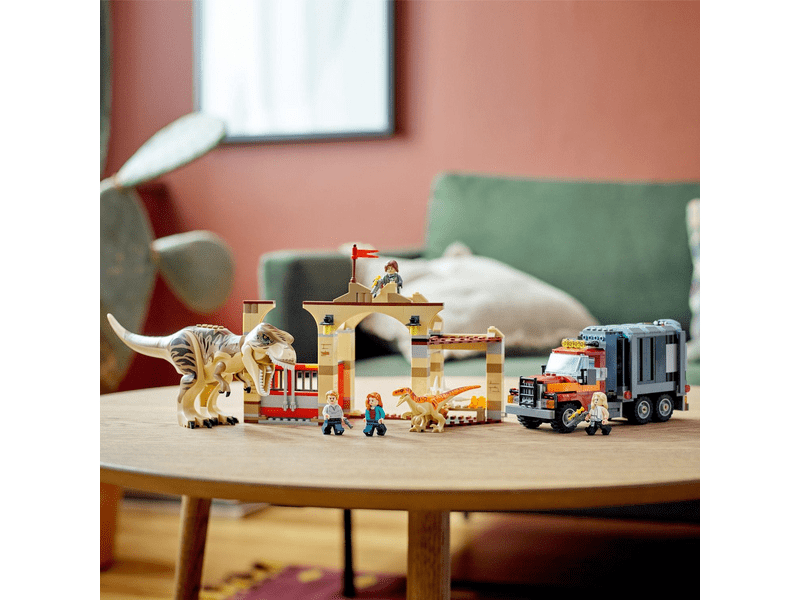 LEGO® Jurassic World™ T-Rex és Atrociraptor dinoszaurusz szökése (76948)