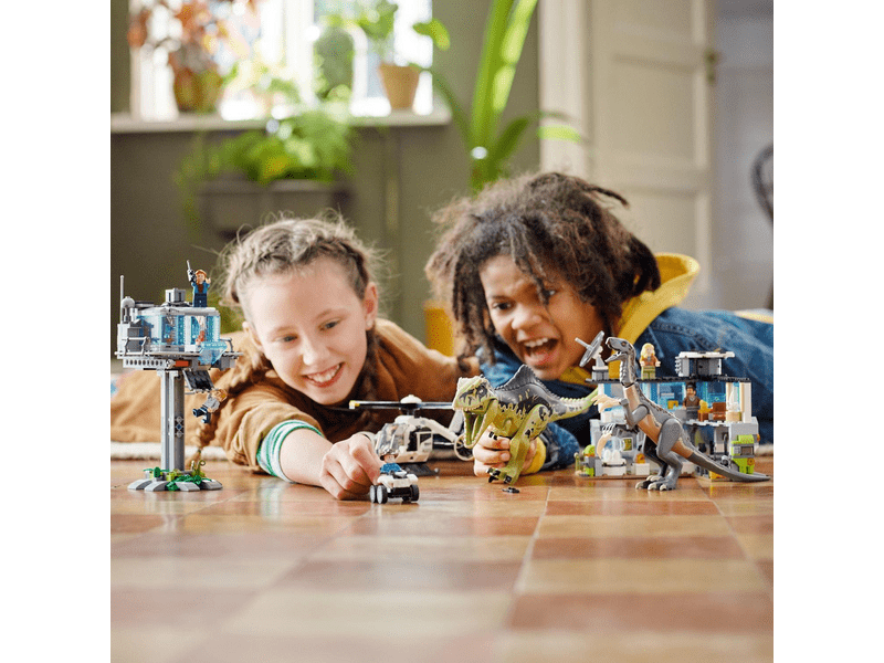 LEGO® Jurassic World™ Giganotosaurus és therizinosaurus támadás (76949)