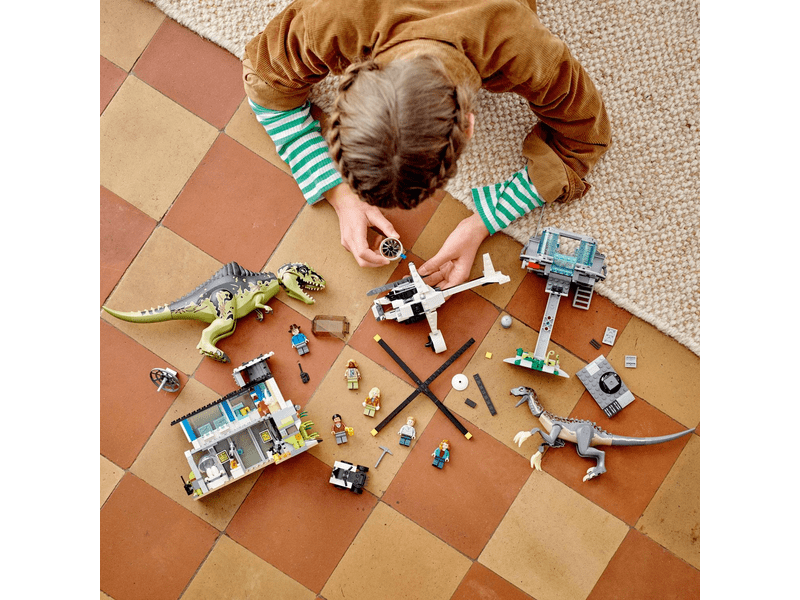 LEGO® Jurassic World™ Giganotosaurus és therizinosaurus támadás (76949)