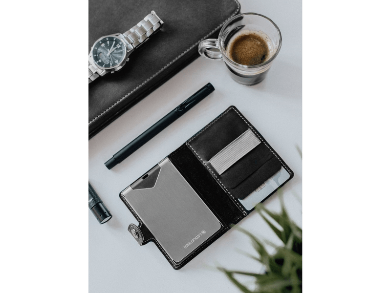 Ledlenser pénztárca/powerbank/lámpa, fekete (502315)