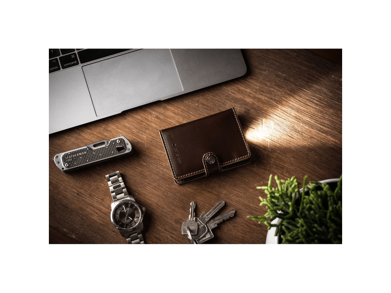 LEDLENSER pénztárca/powerbank/lámpa/vezeték nélkül tölthető 150lm gesztenye