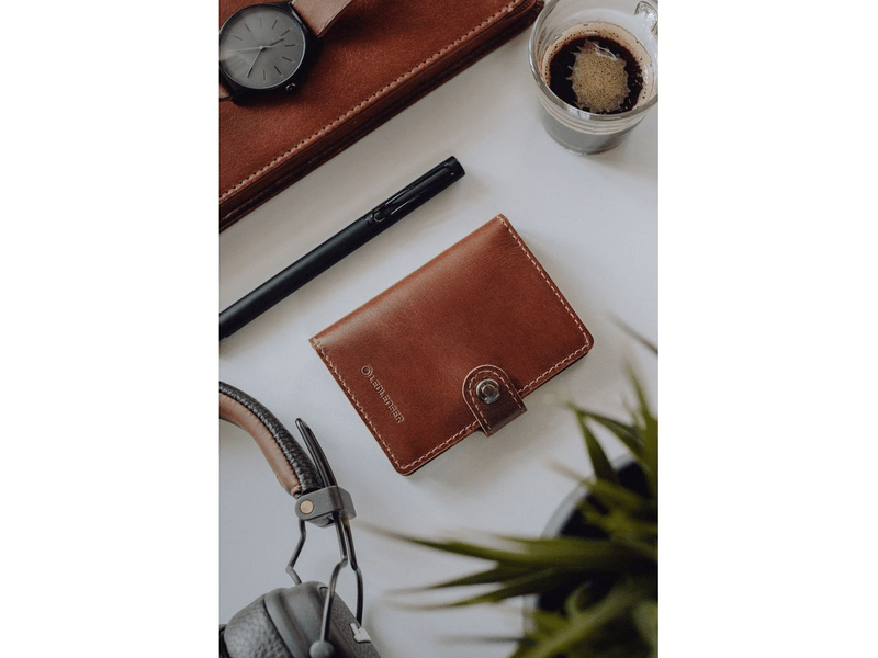 LEDLENSER pénztárca/powerbank/lámpa/vezeték nélkül tölthető 150lm gesztenye