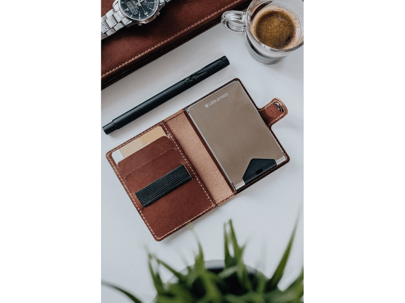 Ledlenser pénztárca/powerbank/lámpa, gesztenye (502326)