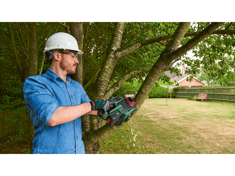 Bosch Universal Chain 18 Akkus láncfűrész (06008B8000)