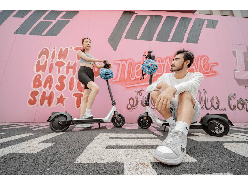 Dyras ER-60 Električni romobil, srebrno-crni