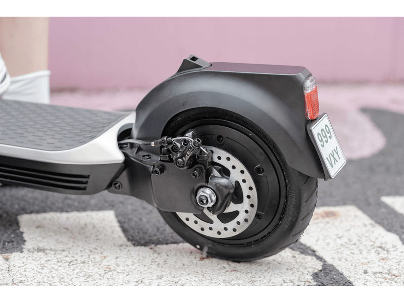 Dyras ER-60 Električni romobil, srebrno-crni