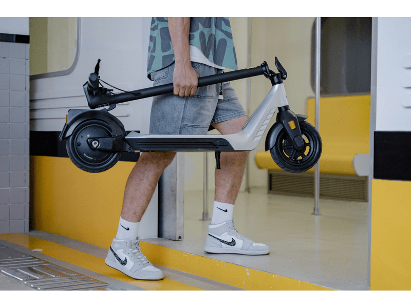 E-roller, ezüst-fekete