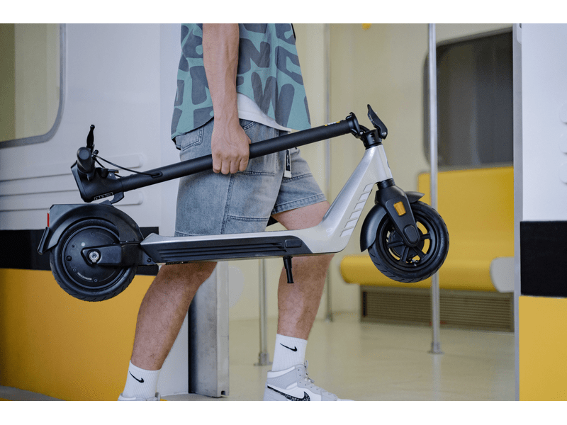 Dyras ER-60 Električni romobil, srebrno-crni