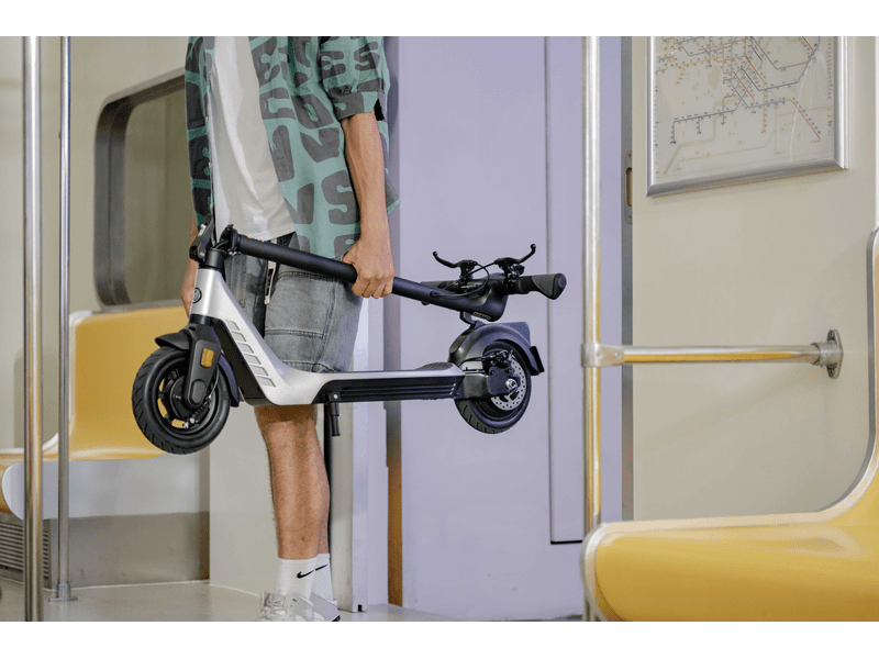 Dyras ER-60 Električni romobil, srebrno-crni