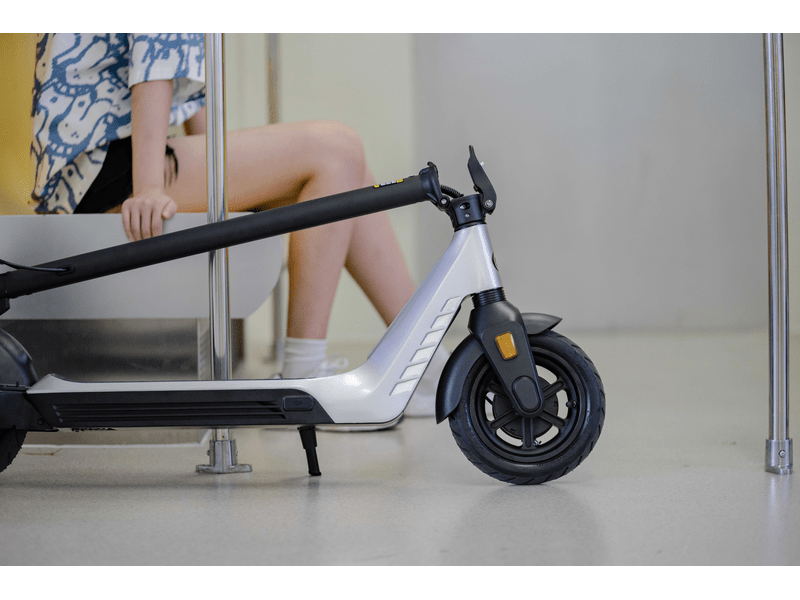 Dyras ER-60 Električni romobil, srebrno-crni