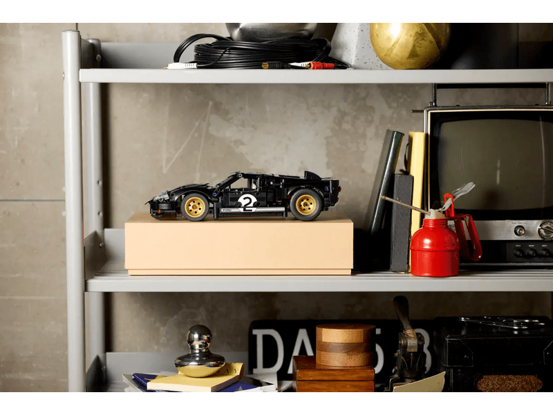 LEGO® Technic 1966 Ford GT40 MKII versenyautó (42223)