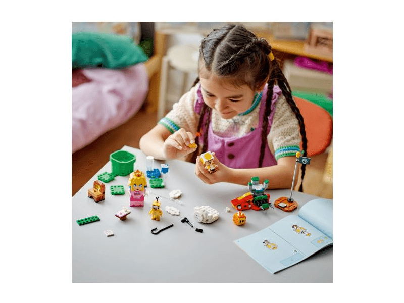 LEGO® Super Mario™ avanture s interaktivnom LEGO® figurom breskve™ (71441)