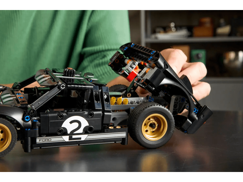 LEGO® Technic 1966 Ford GT40 MKII versenyautó (42223)