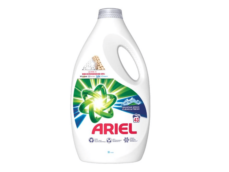 Ariel Mountain Spring Clean & Fresh folyékony mosószer, 2.15L
