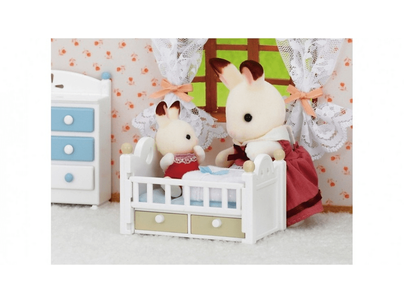 Sylvanian Families Csoki Nyuszi bébi kisággyal (5017)