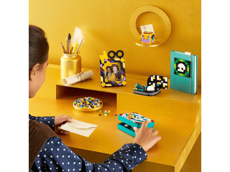 LEGO® DOTS Roxfort™ asztali szett (41811)