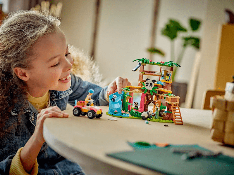 LEGO® Friends Pandamenedékhely (42648)