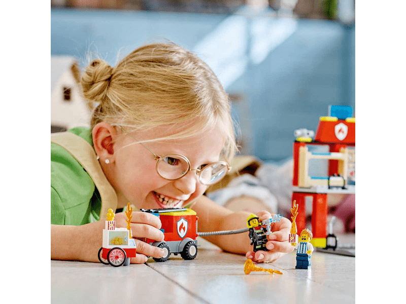 LEGO® City Tűzoltóállomás és tűzoltóautó (60375)