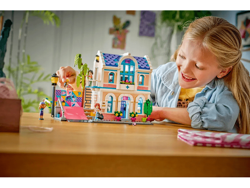 LEGO® Friends Liann családi háza (42687)