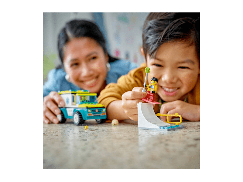 LEGO® City Mentőautó és snowboardos (60403)