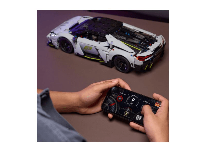 LEGO® Technic Lamborghini Revuelto szuper sportautó (42214)