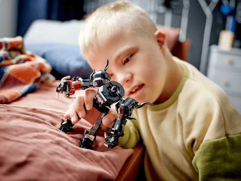 LEGO® Marvel Venom robot vs. Miles Morales (76276)