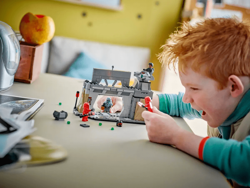 LEGO® Star Wars™ Paz Vizsla™ és Moff Gideon™ csatája (75386)