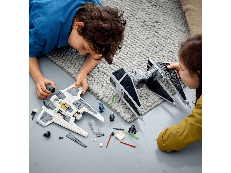 LEGO® Star Wars™ Mandalóri Fang vadászgép vs. TIE elfogóvadász™ (75348)