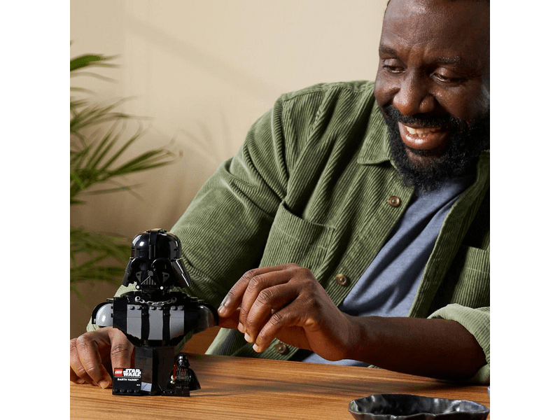 LEGO® Star Wars™ Darth Vader™ mellszobor (75439)
