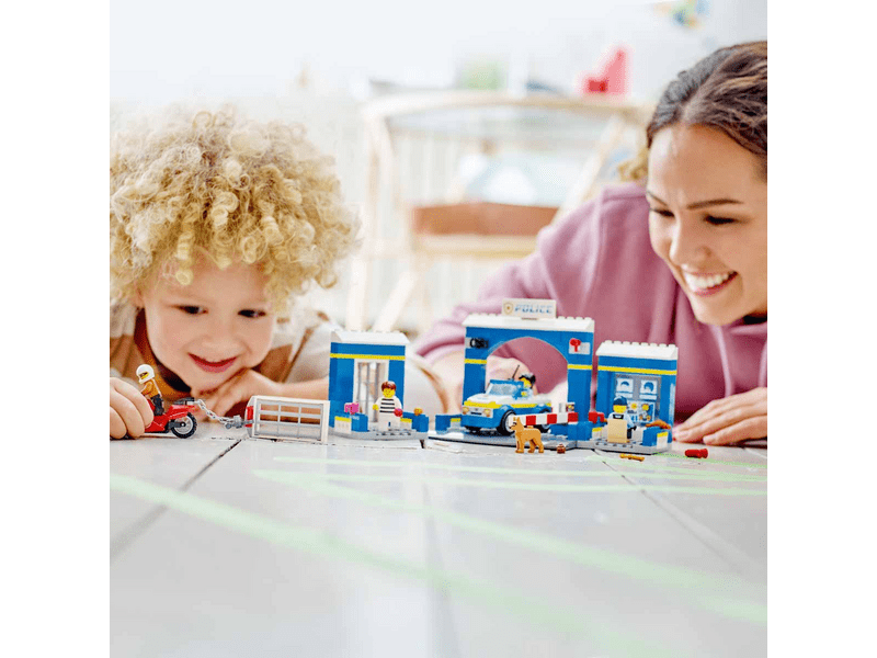 LEGO® City Hajsza a rendőrkapitányságon (60370)