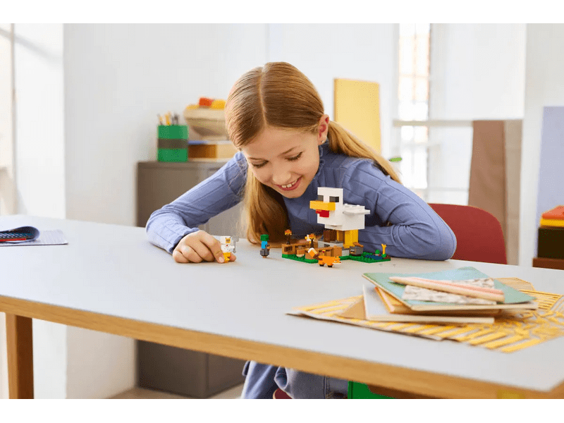 LEGO® Minecraft® Csirkefarm (21585)