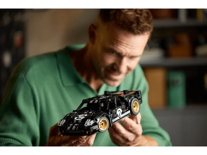 LEGO® Technic 1966 Ford GT40 MKII versenyautó (42223)