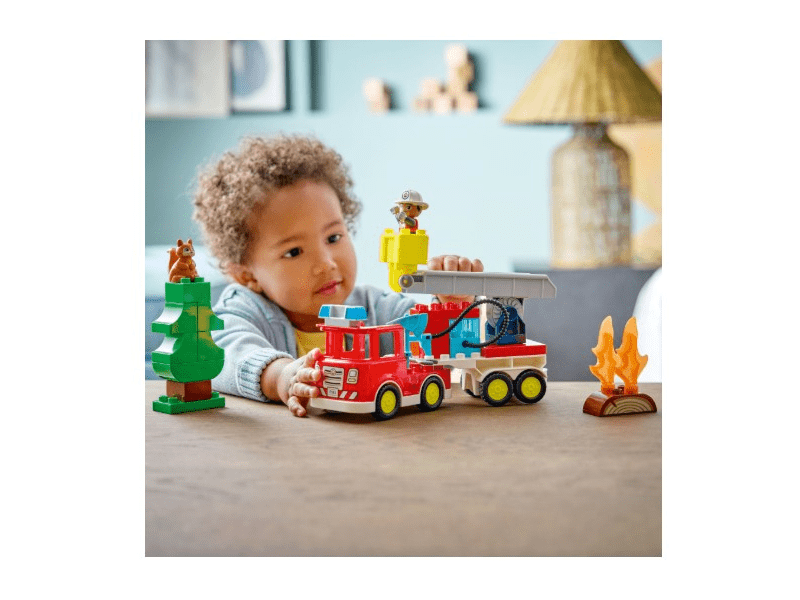 LEGO® DUPLO® Városi kalandok Tűzoltóautó tömlővel és tűzoltóval (10473)