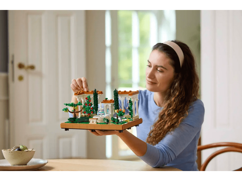 LEGO® Ikone Vrt s fontanama (10359)