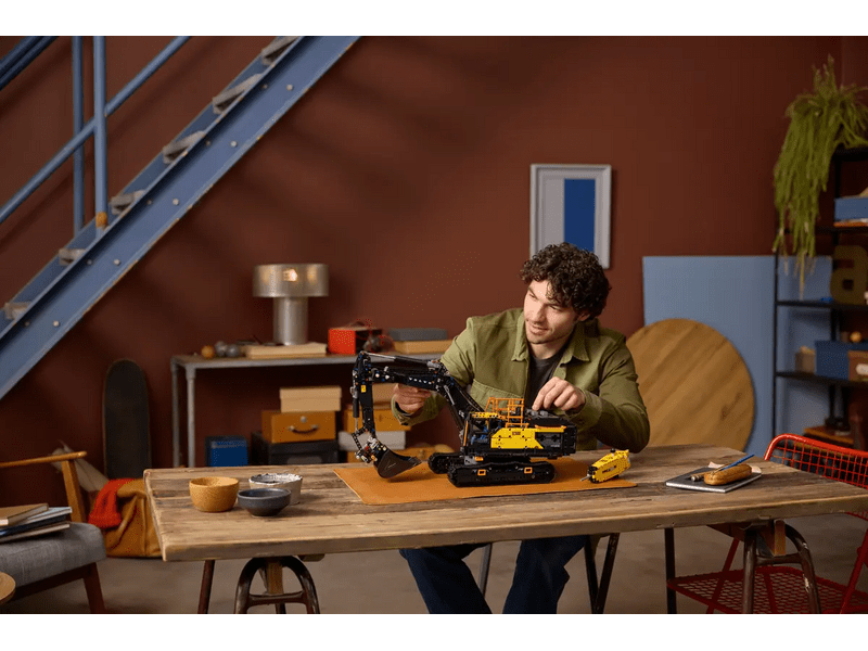 LEGO® Technic Volvo EC500 Hybrid exkavátor (42215)