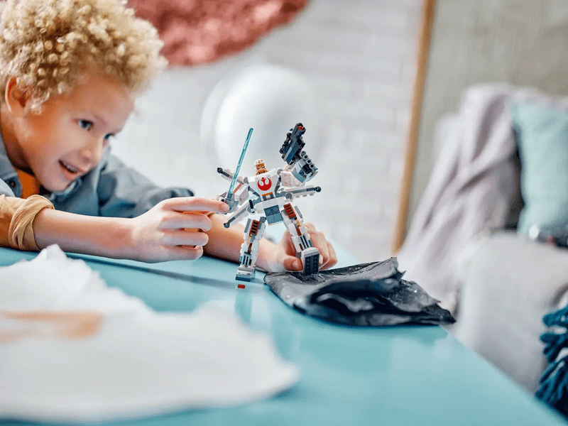 LEGO® Star Wars™ Luke Skywalker™ X-Wing™ robot (75390)