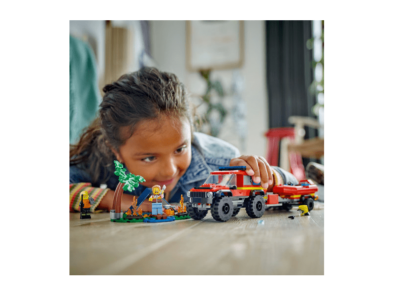 LEGO® City 4x4 vatrogasno vozilo sa spasilačkim čamcem (60412)