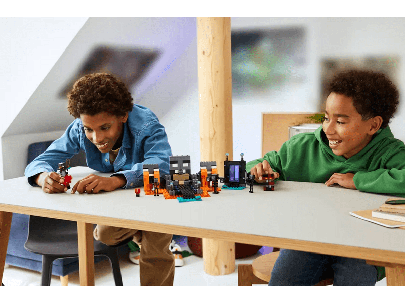 LEGO® Minecraft® Csata a Sorvasztókkal (21590)