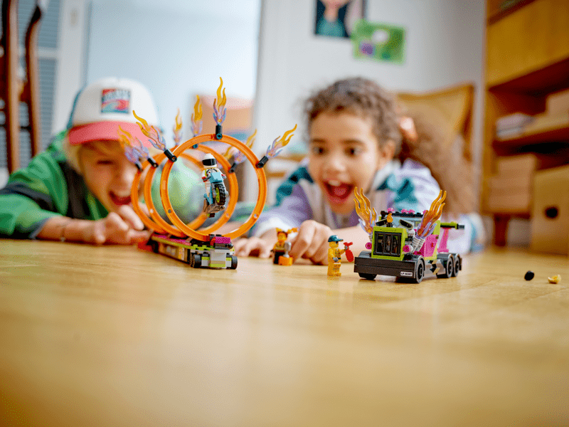 LEGO® City Kaszkadőr járgány és tűzgyűrű kihívás (60357)