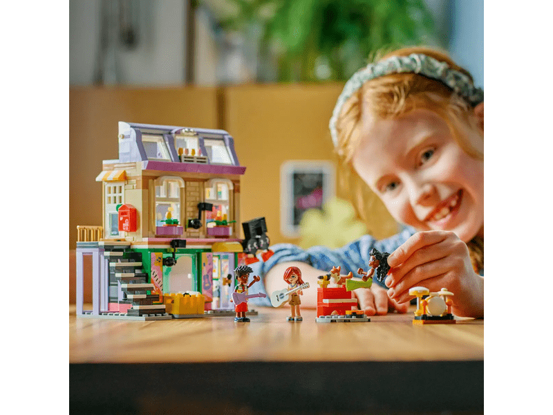 LEGO® Friends Trgovina glazbenim instrumentima i apartman (42653)