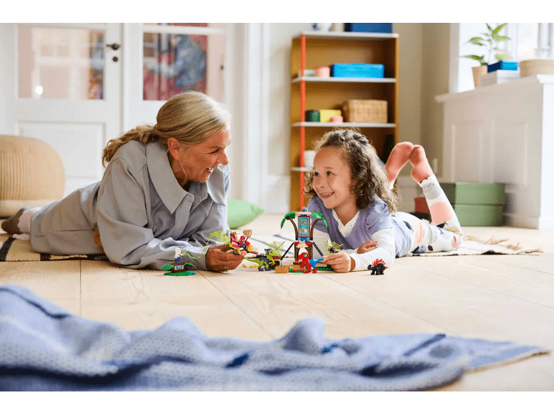 LEGO® Marvel Pókember és Gobby raptorcsatája a lombház főhadiszálláson (11200)