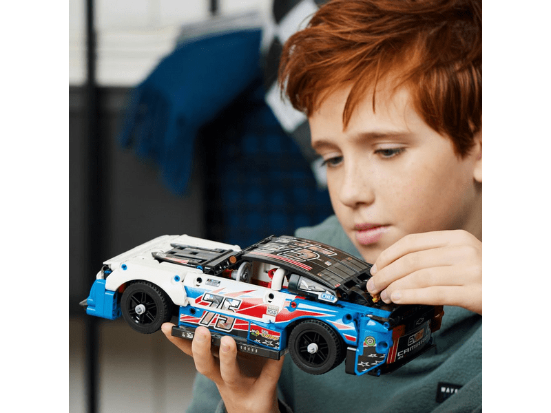 LEGO® Technic NASCAR Next Gen Chevrolet Camaro ZL1 (42153)