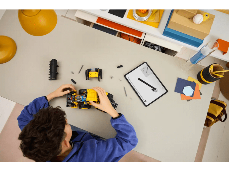 LEGO® Technic Volvo L120 Electric kerekes rakodógép (42209)