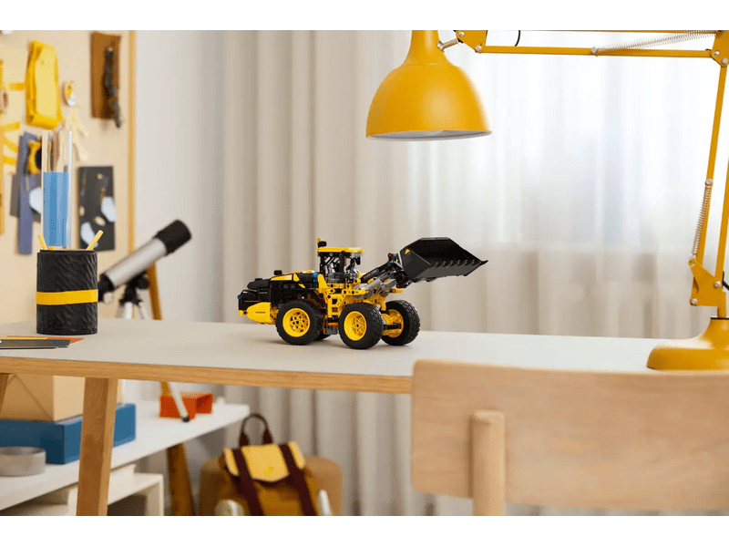 LEGO® Technic Volvo L120 Electric kerekes rakodógép (42209)