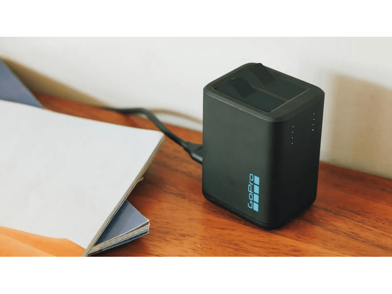 GoPro Dupla töltő + 2 db akkumulátor HERO13-hoz (AEDBD-201-EU)