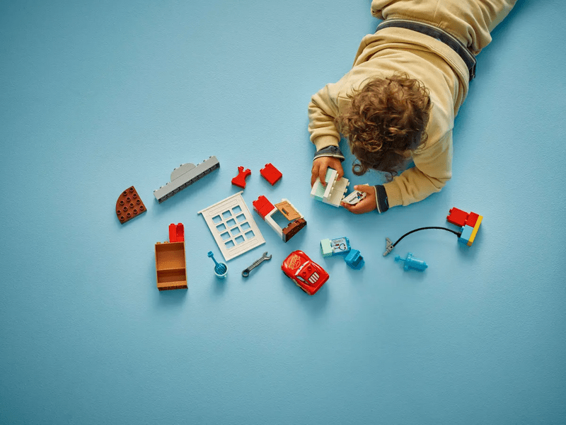 LEGO® DUPLO® Disney i Pixar Autići McQueen posjećuje Docovu garažu (10456)